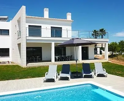 Βίλα Luxurious Contemporary 4 Bedroom With Pool