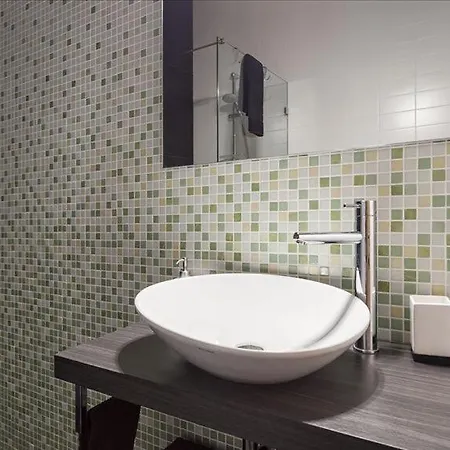 Luxurious Contemporary 4 Bedroom With Pool Willa *