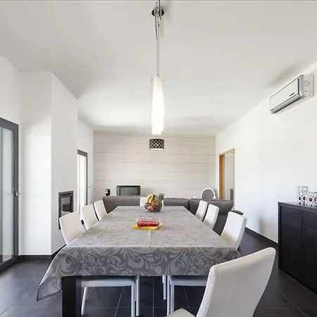 Luxurious Contemporary 4 Bedroom With Pool Lagoa (Algarve)