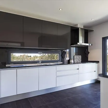 Luxurious Contemporary 4 Bedroom With Pool Villa Lagoa (Algarve)